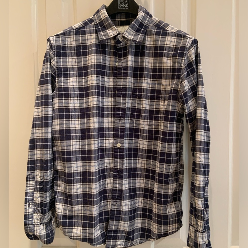 Men’s American Eagle long sleeve button down shirt